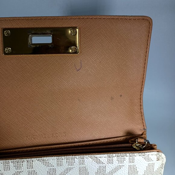 Michael Kors Callie Carryall Monogram Coated Canvas Clutch / Wallet - Picture 9 of 16